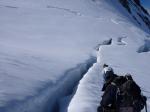 Marián kontroluje trhliny na Wildspitze